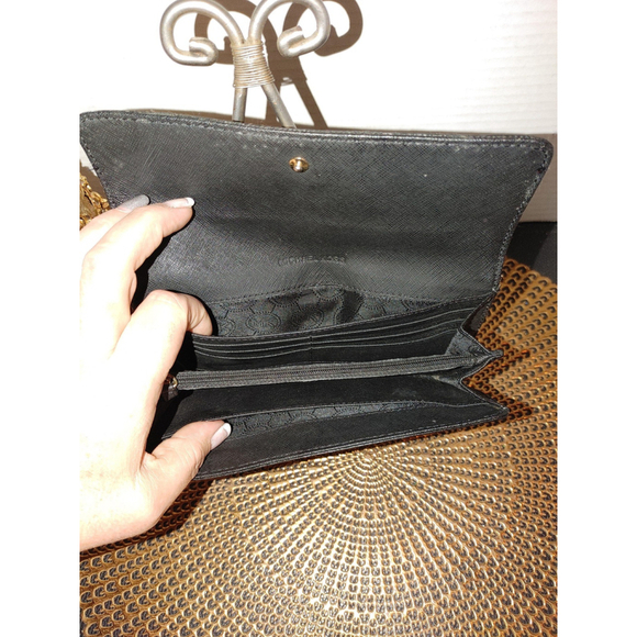 Michael Kors Hamilton Traveler Large Flap Wallet - Picture 7 of 7